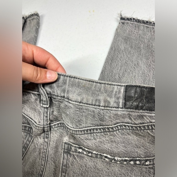 American Eagle Distressed Gray Wash Mom Jean Women’s Size 8 - Picture 11 of 11